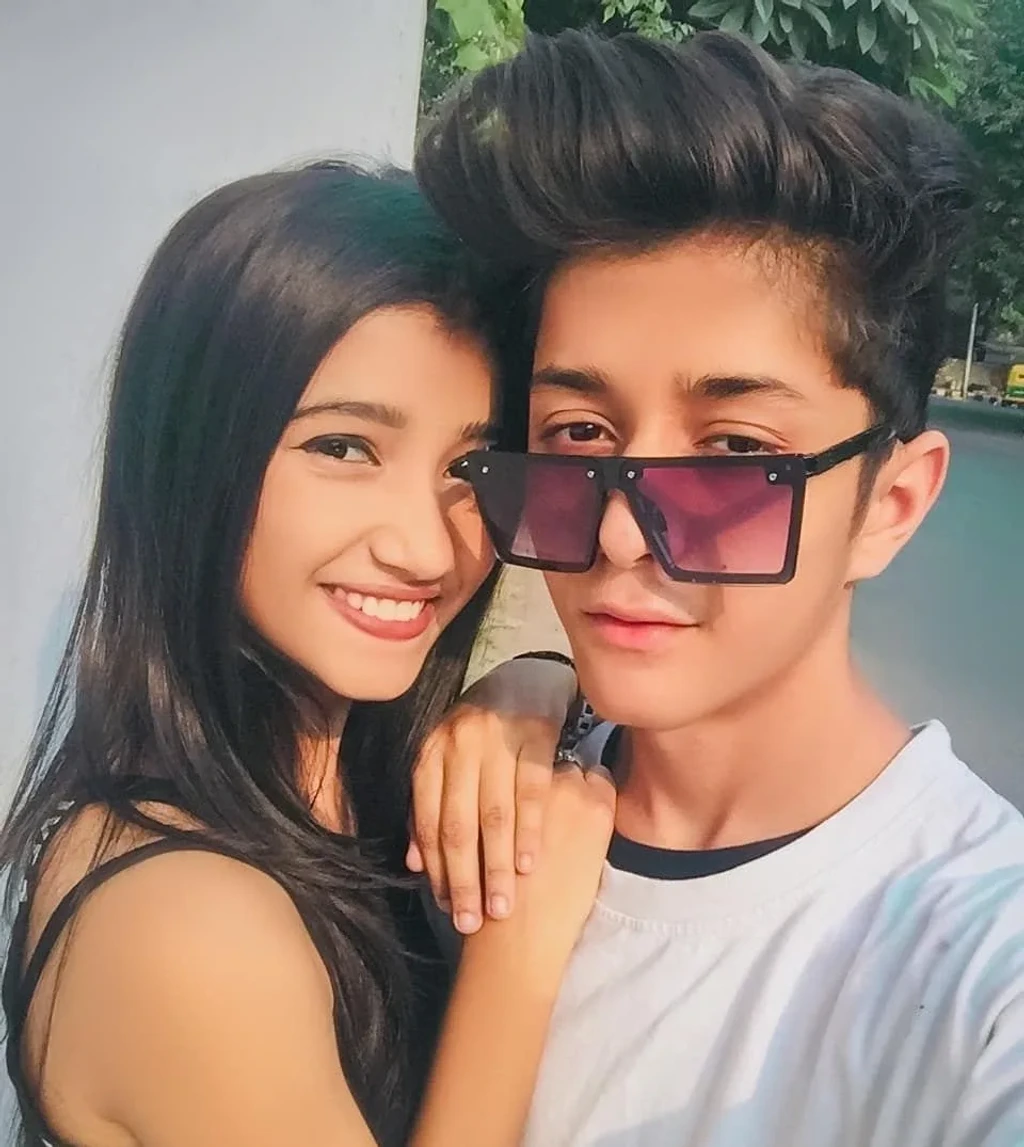 Cute Couple Selfie ❤️ | Stylish Outdoor Portrait