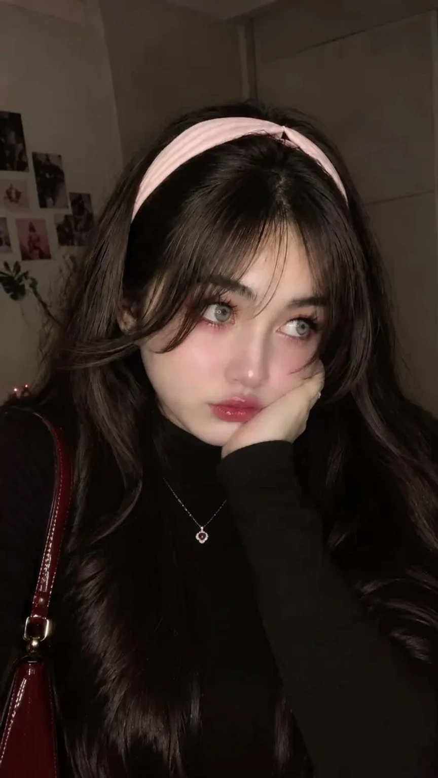 Pink Headband Aesthetic Girl Portrait 🎀
